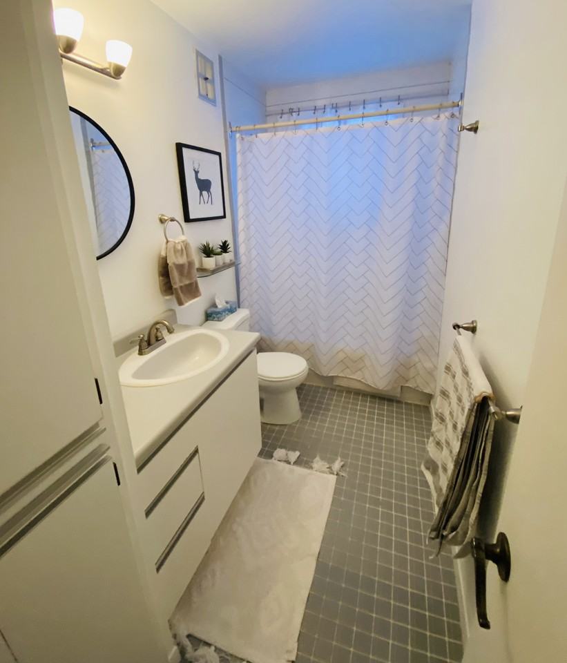 1735 Avenue Surrey - Photo 2 of 15