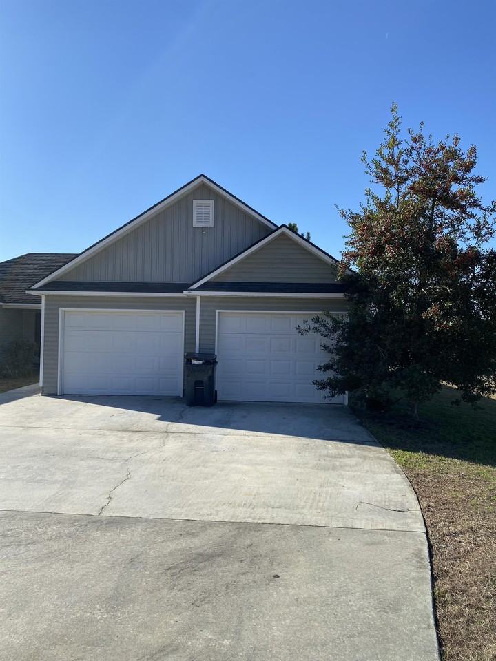 26 Mill Pond Pl #1 - Photo 2 of 13