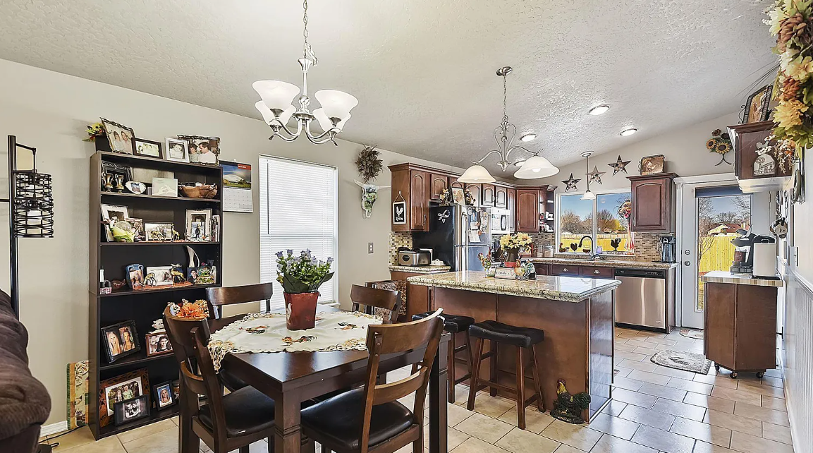 928 Aspen Grove St #1 - Photo 3 of 10