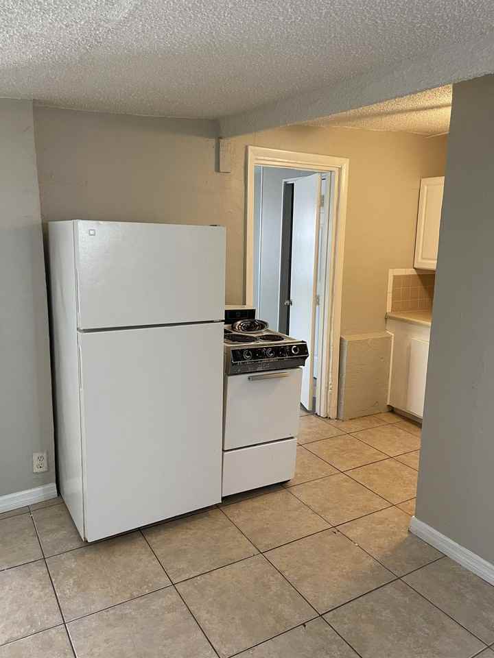 1540 Billie Street #1540B - Photo 3 of 6