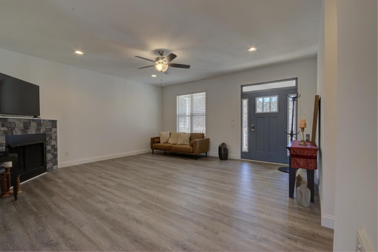 221 Dublin Ln #0 - Photo 3 of 20