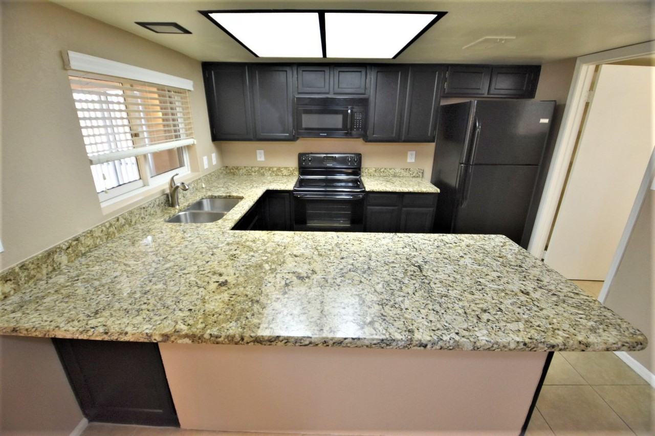 3827 W Helena Dr - Photo 3 of 10