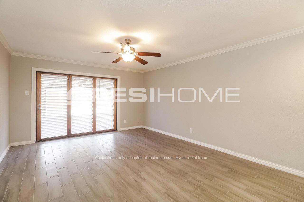 1535 Camelia Dr - Photo 3 of 18