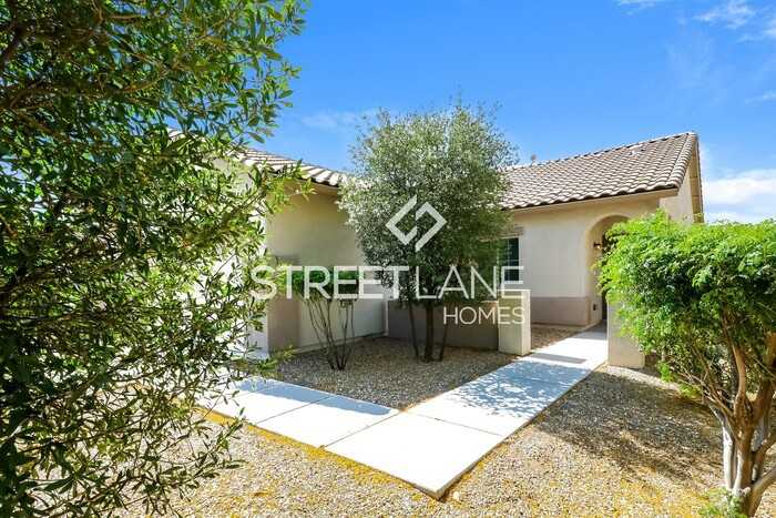 19167 W Monroe St - Photo 2 of 16