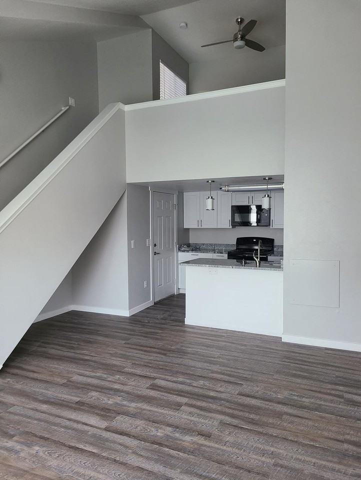 1099 S Dale St - Photo 6 of 22