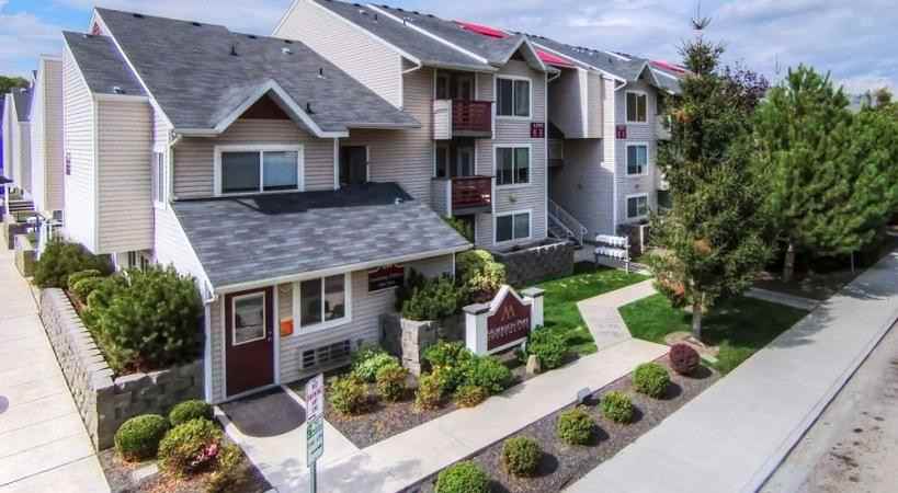 1099 S Dale St - Photo 6 of 22