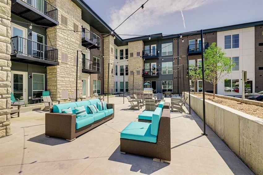 7 W Travelers Trl - Photo 3 of 14