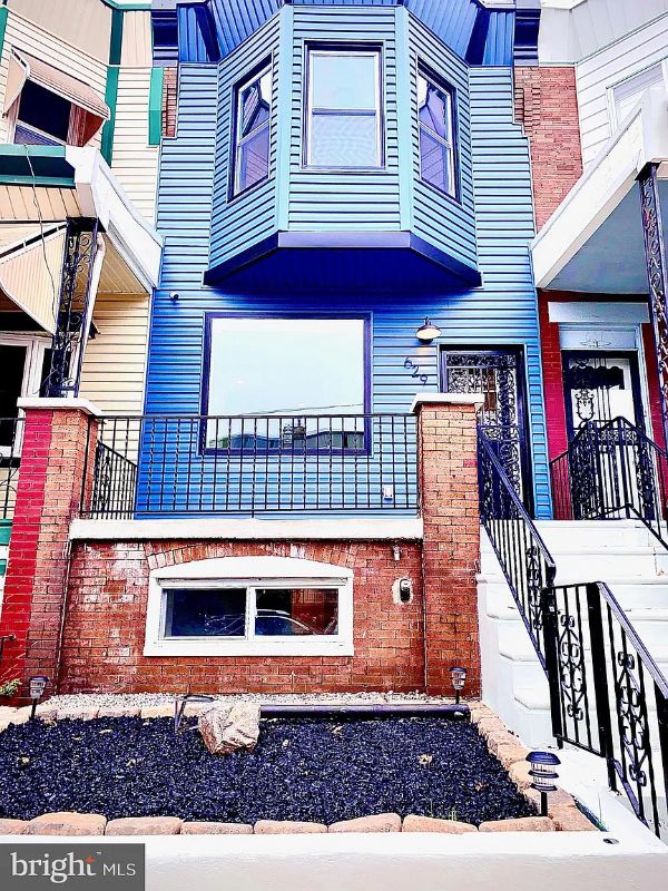 629 S Yewdall St - Photo 2 of 15