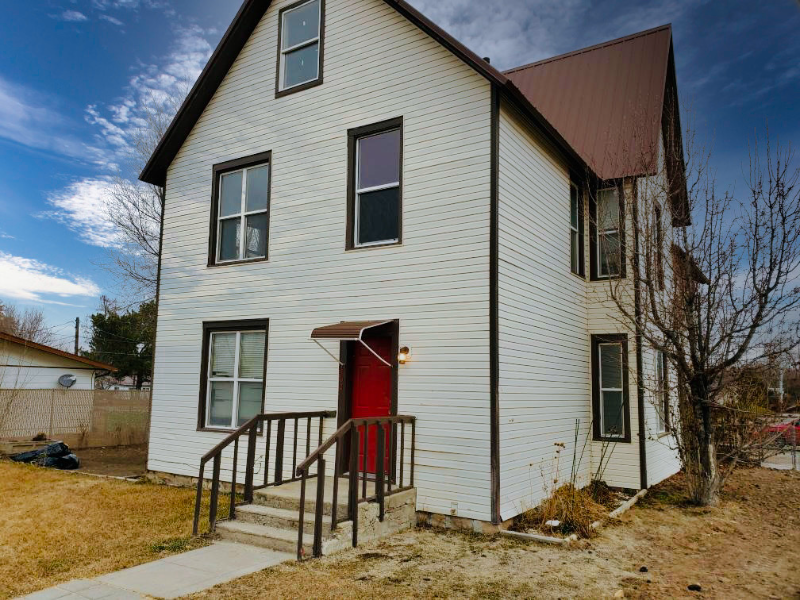 460 Leon St - Photo 3 of 5