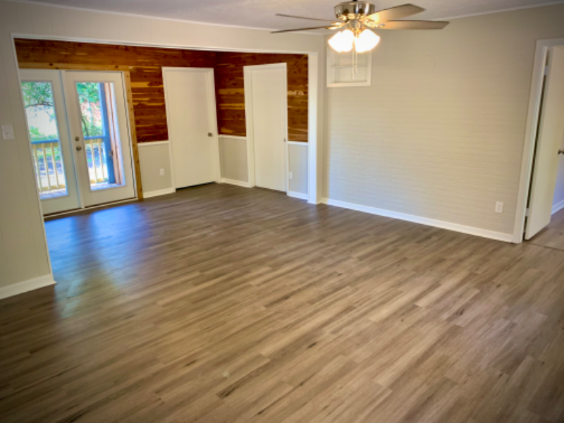 285 Marion Dr N - Photo 3 of 17