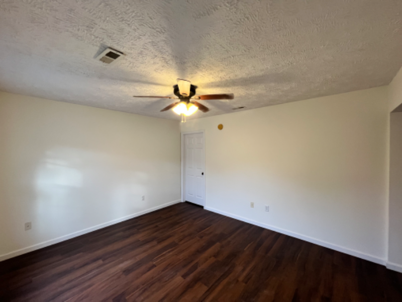 162 Roberts Rdg - Photo 3 of 4