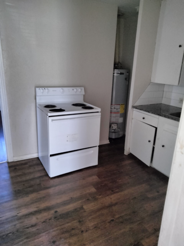 3707 Parkwood St - Photo 3 of 8