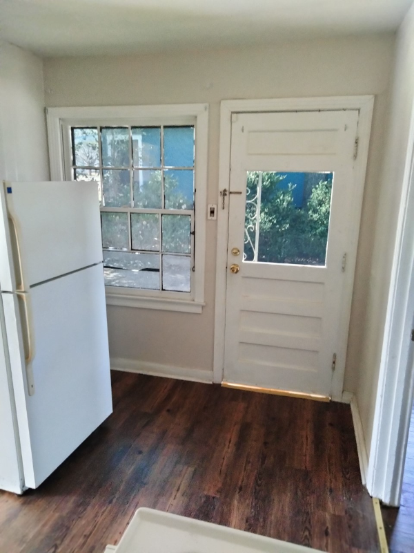 3707 Parkwood St - Photo 4 of 8