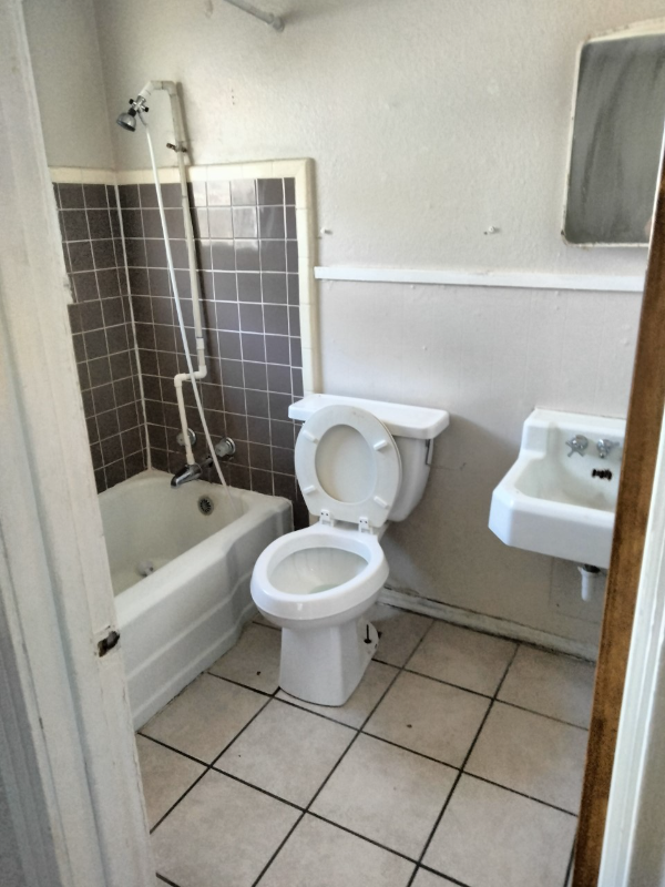 3707 Parkwood St - Photo 5 of 8