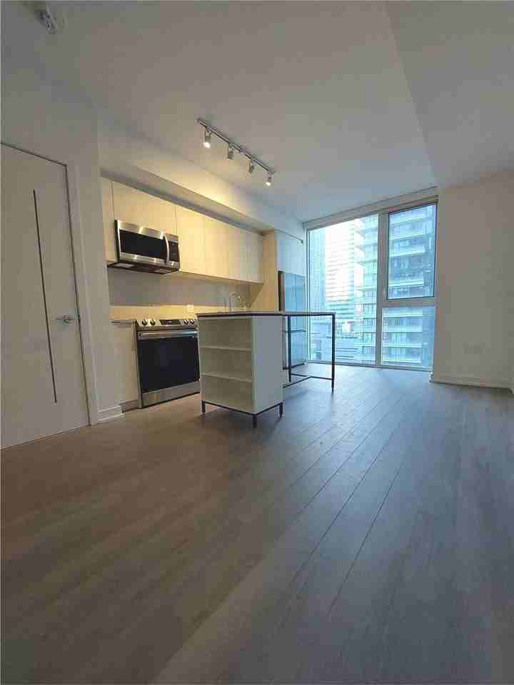 357 King Street West #1206