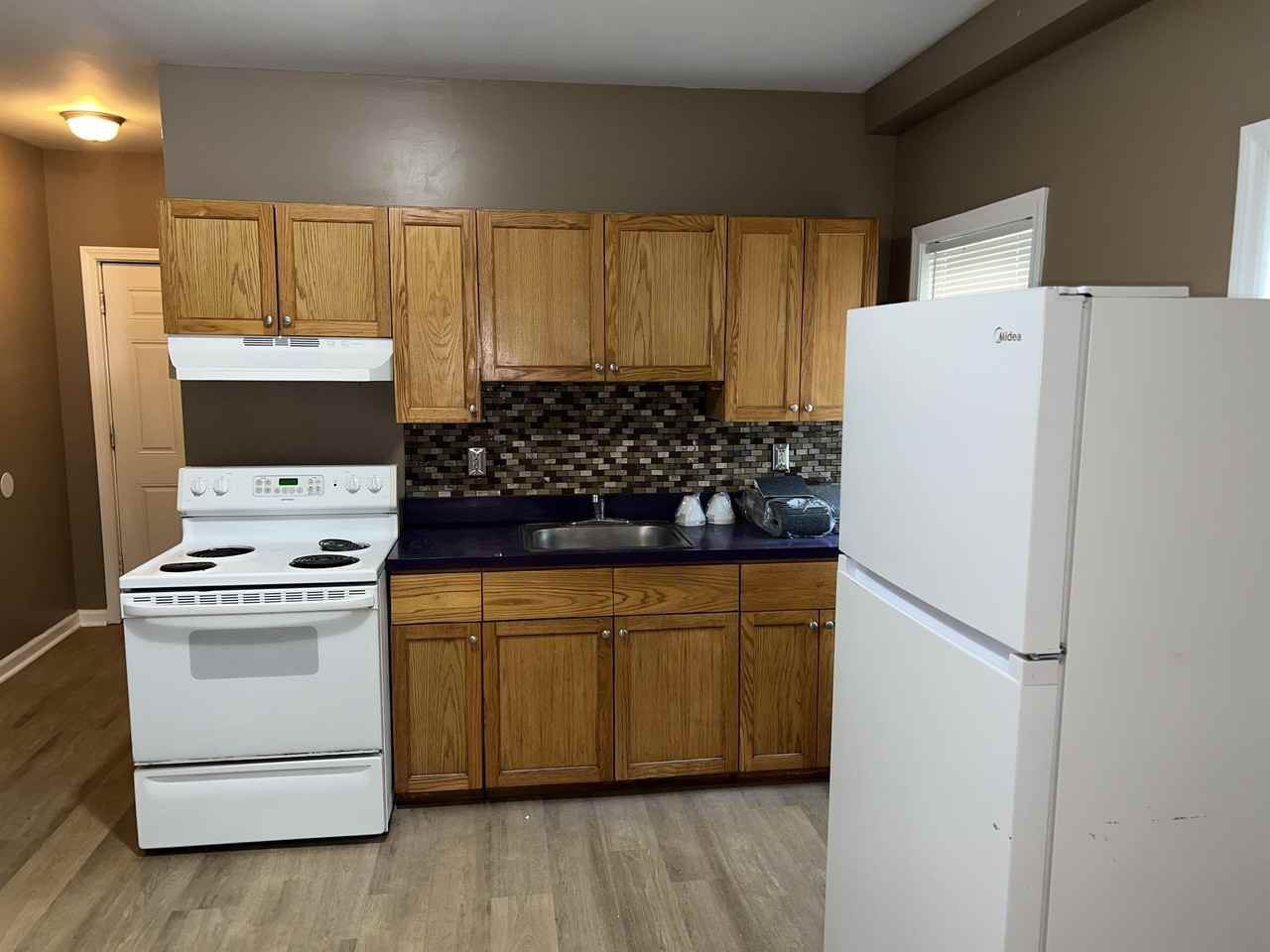 186 Cooke St #2ndFL - Photo 3 of 11