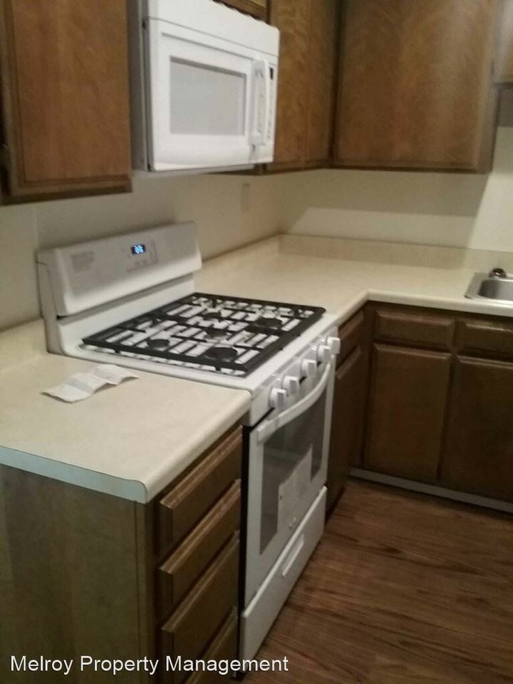 140 Wells Ave - Photo 2 of 12