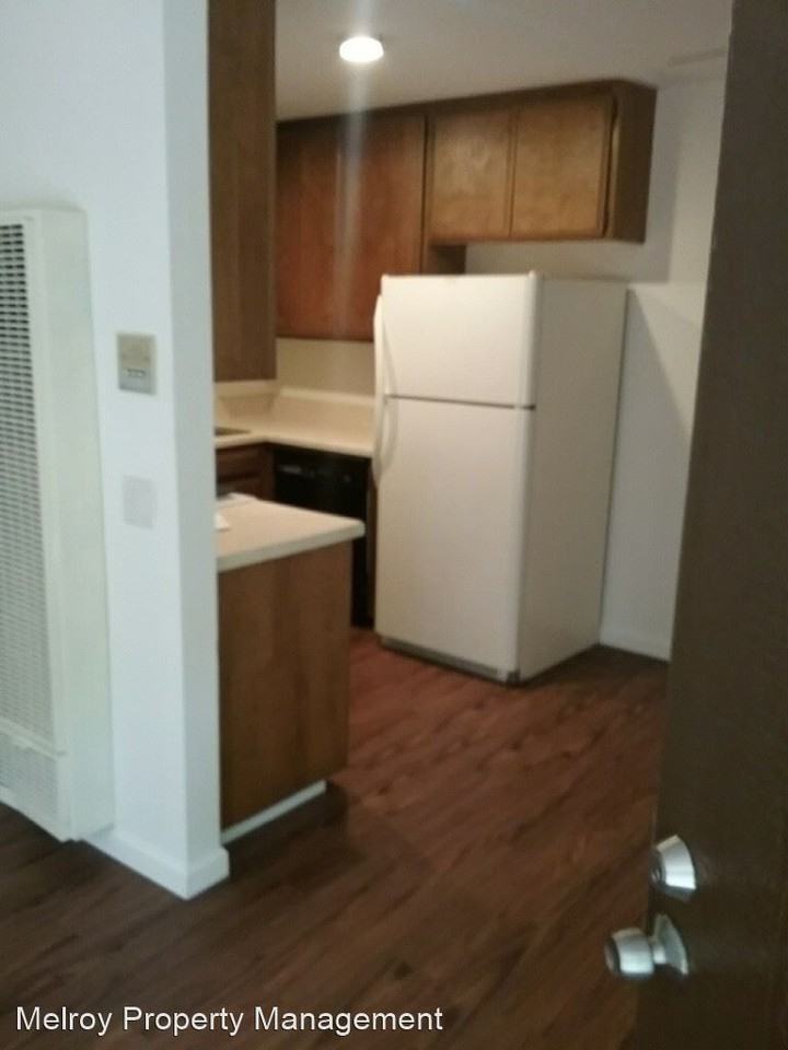 140 Wells Ave - Photo 3 of 12