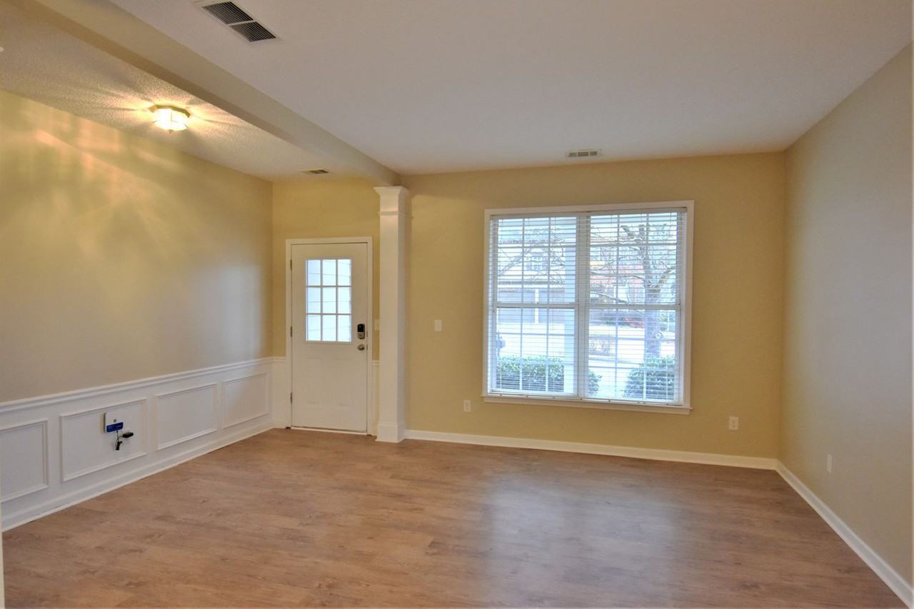 195 Lembeth Ct - Photo 2 of 12