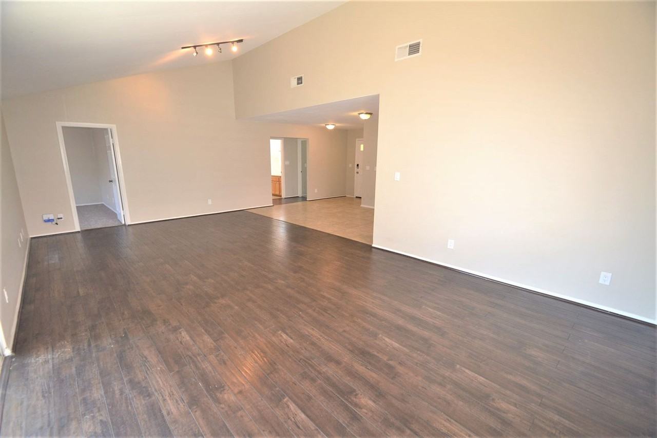 1003 Kewen St - Photo 2 of 9