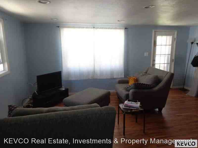 705 W Mulberry St - Photo 3 of 15