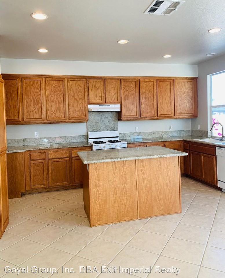 218 Mazatlan Dr - Photo 2 of 14