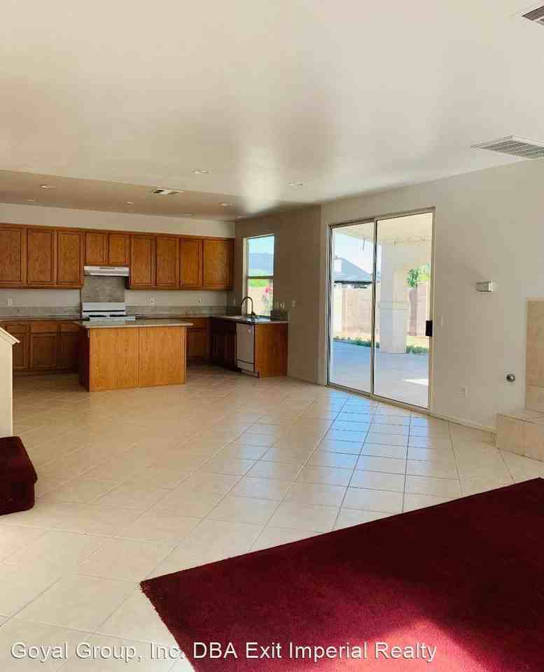 218 Mazatlan Dr - Photo 3 of 14