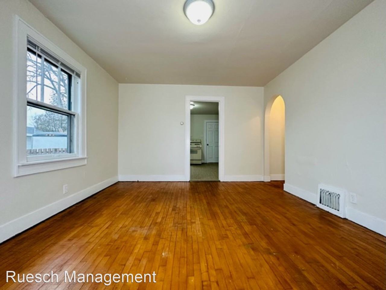 915 12th Ave - Duplex - Photo 2 of 21