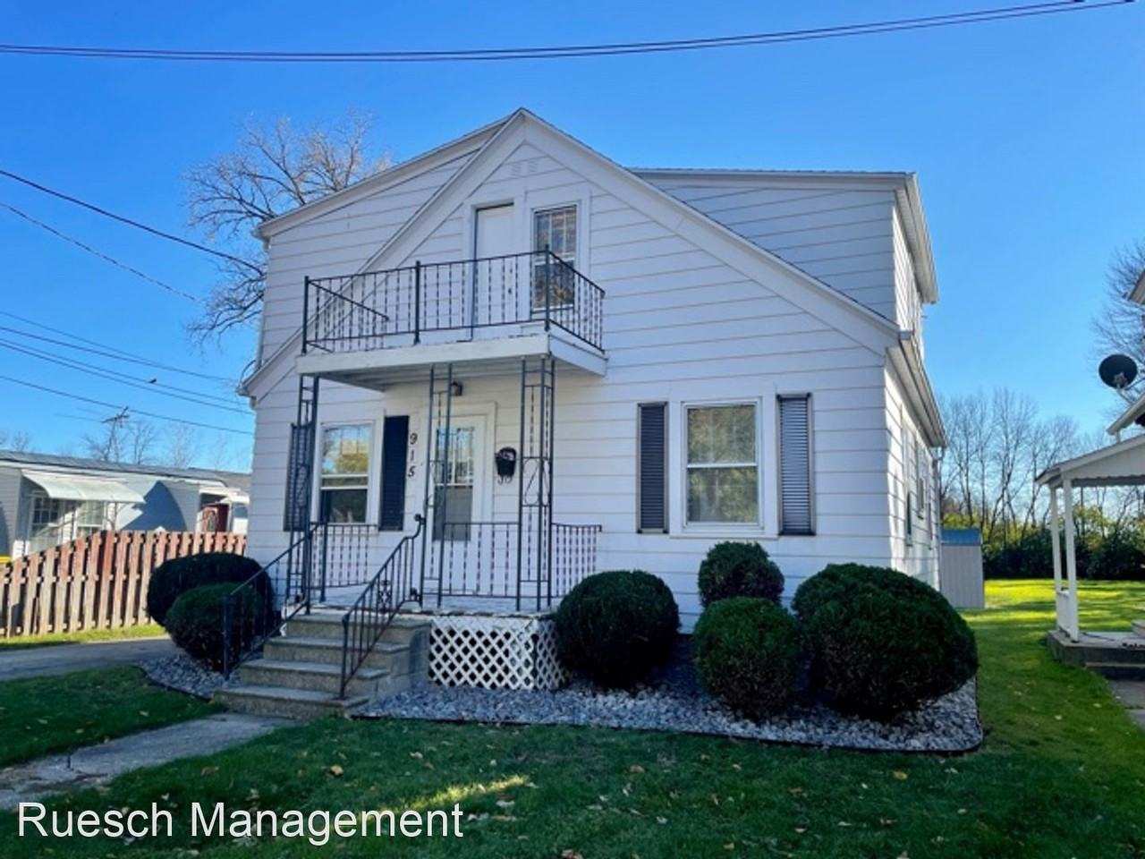 915 12th Ave - Duplex - Photo 3 of 21