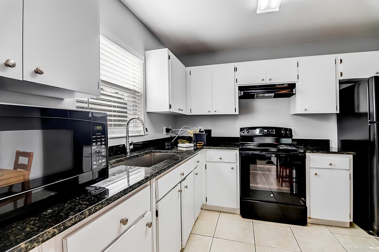 N 37th St - Photo 4 of 11