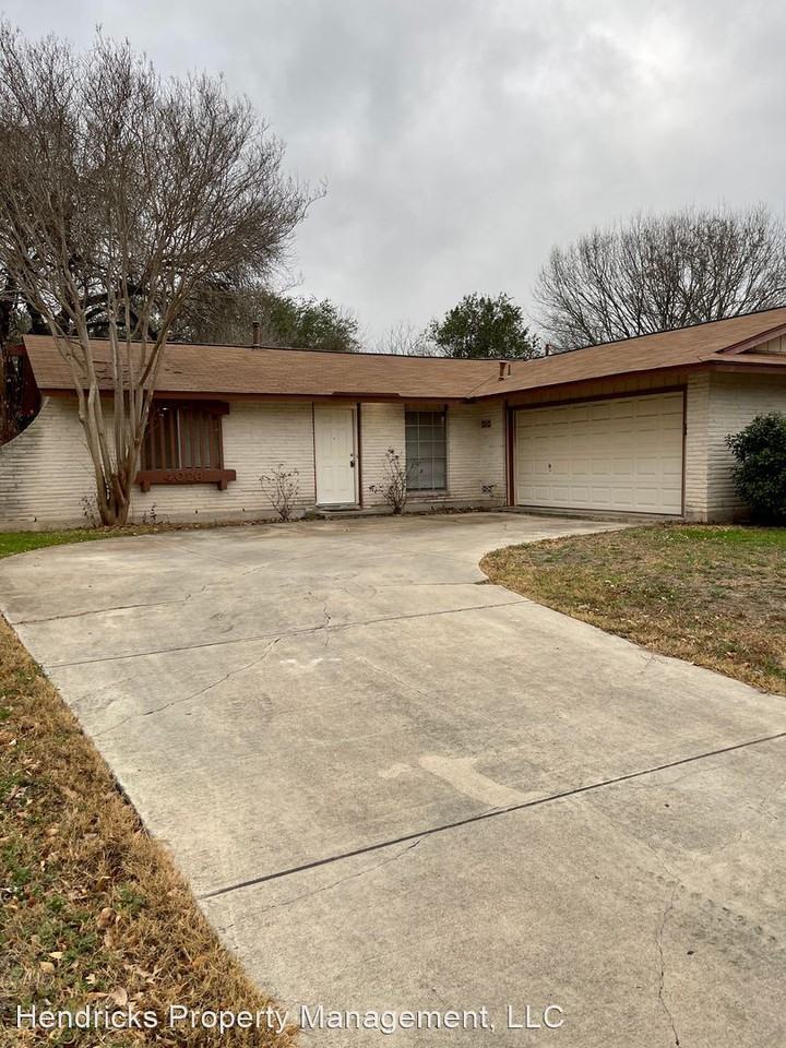 4026 Stathmore Dr - Photo 2 of 16