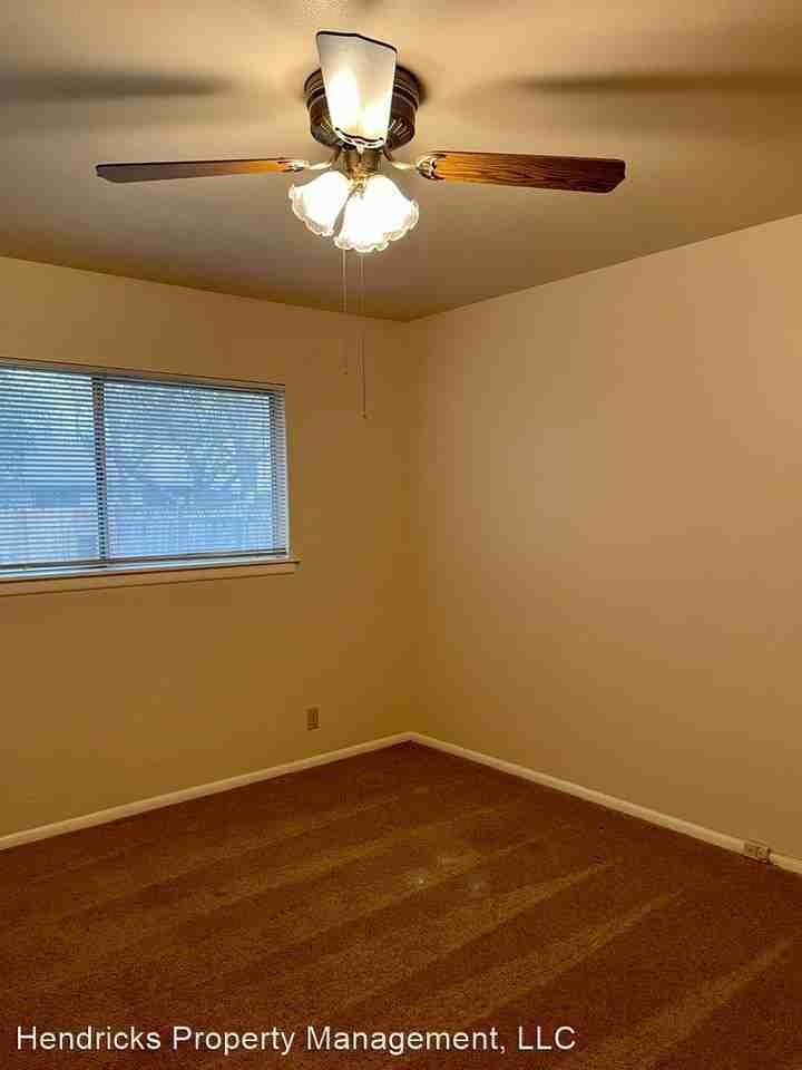 4026 Stathmore Dr - Photo 3 of 16