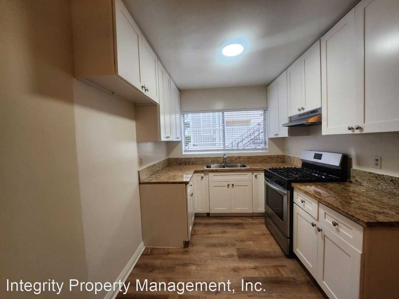 437 Palm Drive - Photo 3 of 11