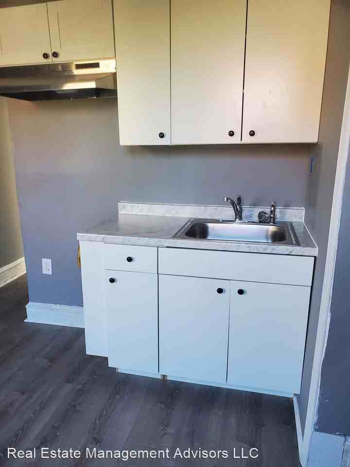 1502 Harrison Street - Photo 3 of 7