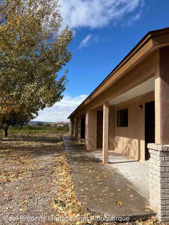 Mt. Taylor Apartments - Photo 3 of 8