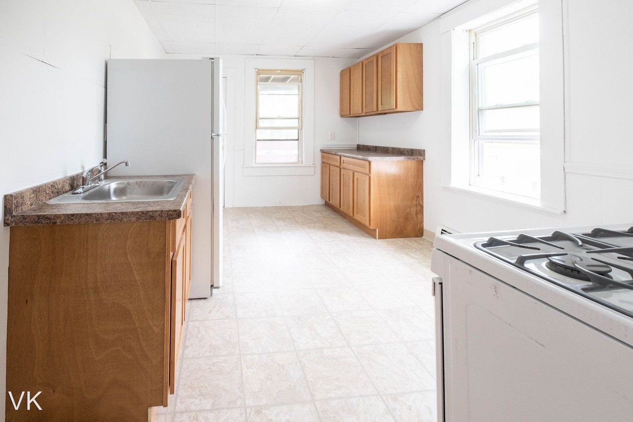 97 Holly St - Photo 2 of 6
