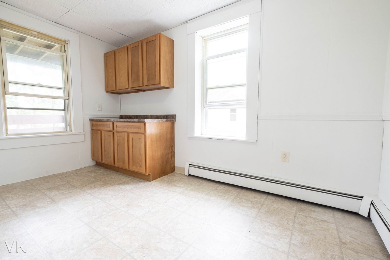 97 Holly St - Photo 3 of 6