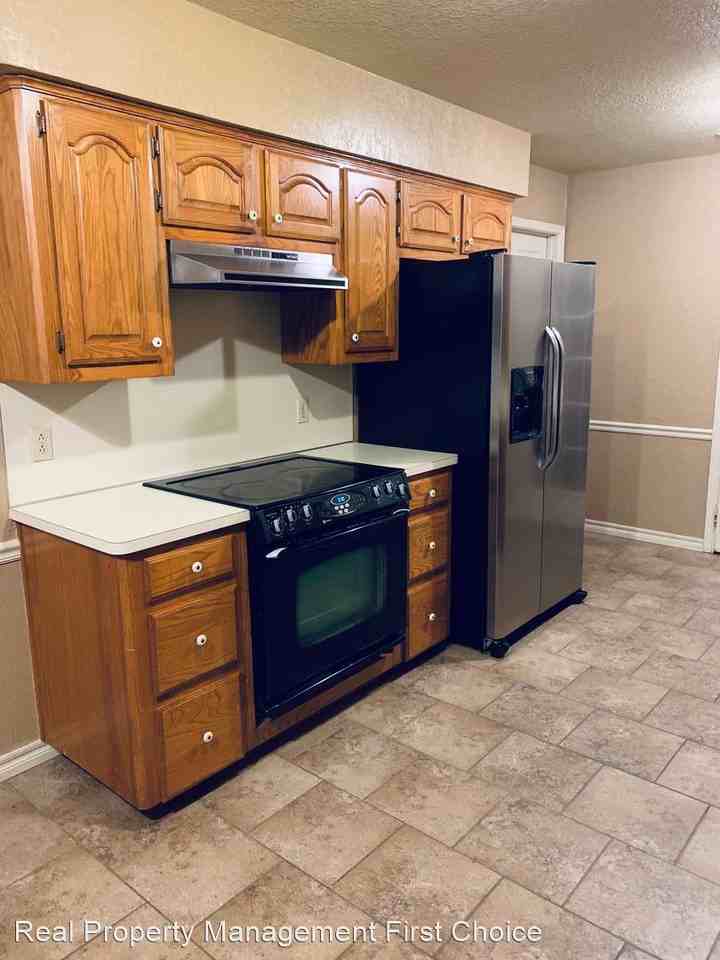2108 Breckenridge Ter - Photo 3 of 16
