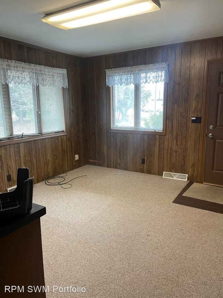 870 66th St - Photo 2 of 26