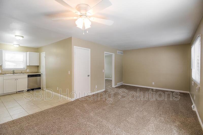 1605 Ne 72nd St - Photo 3 of 11