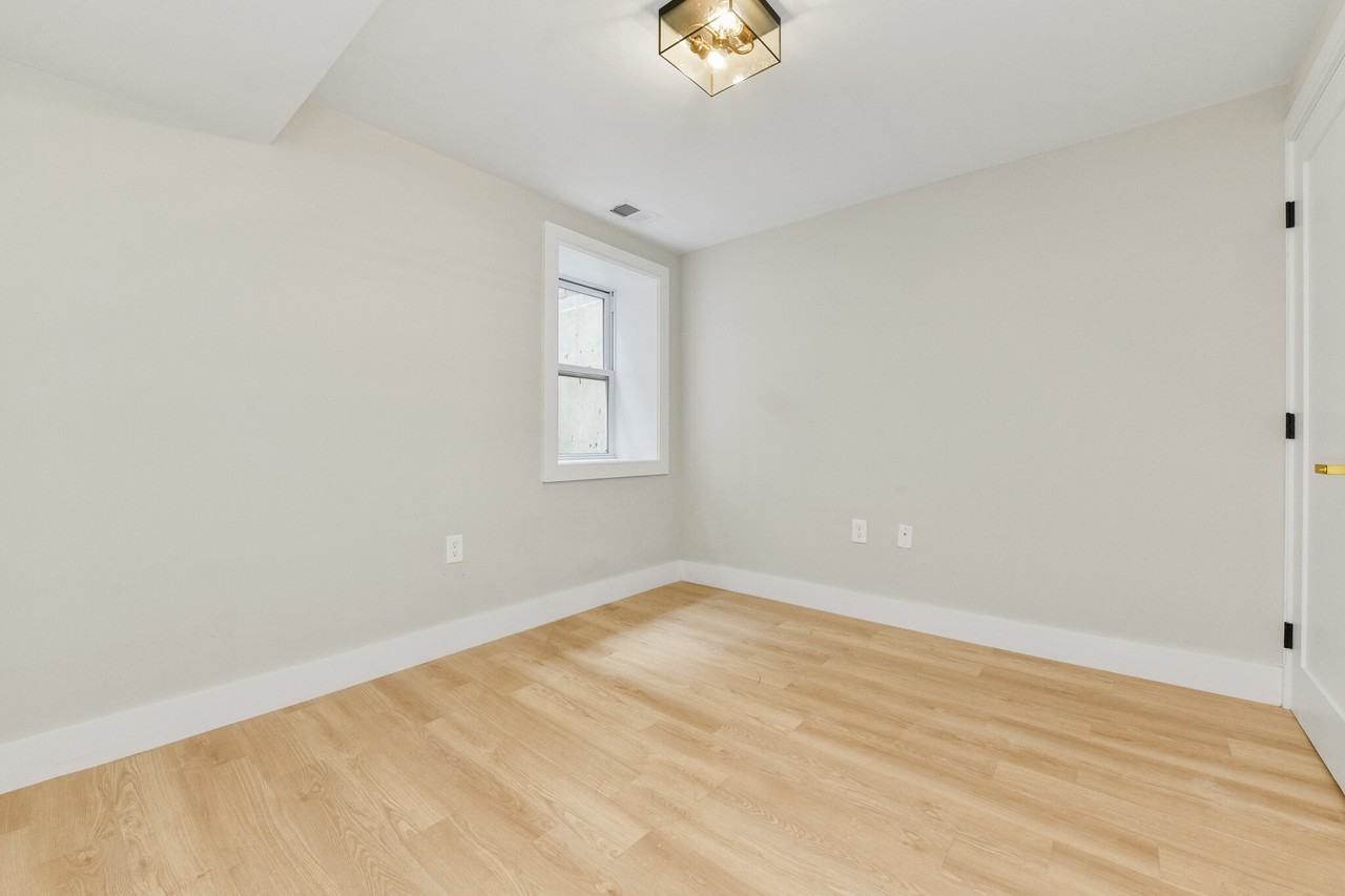 9 Webster Ave #1 - Photo 5 of 8