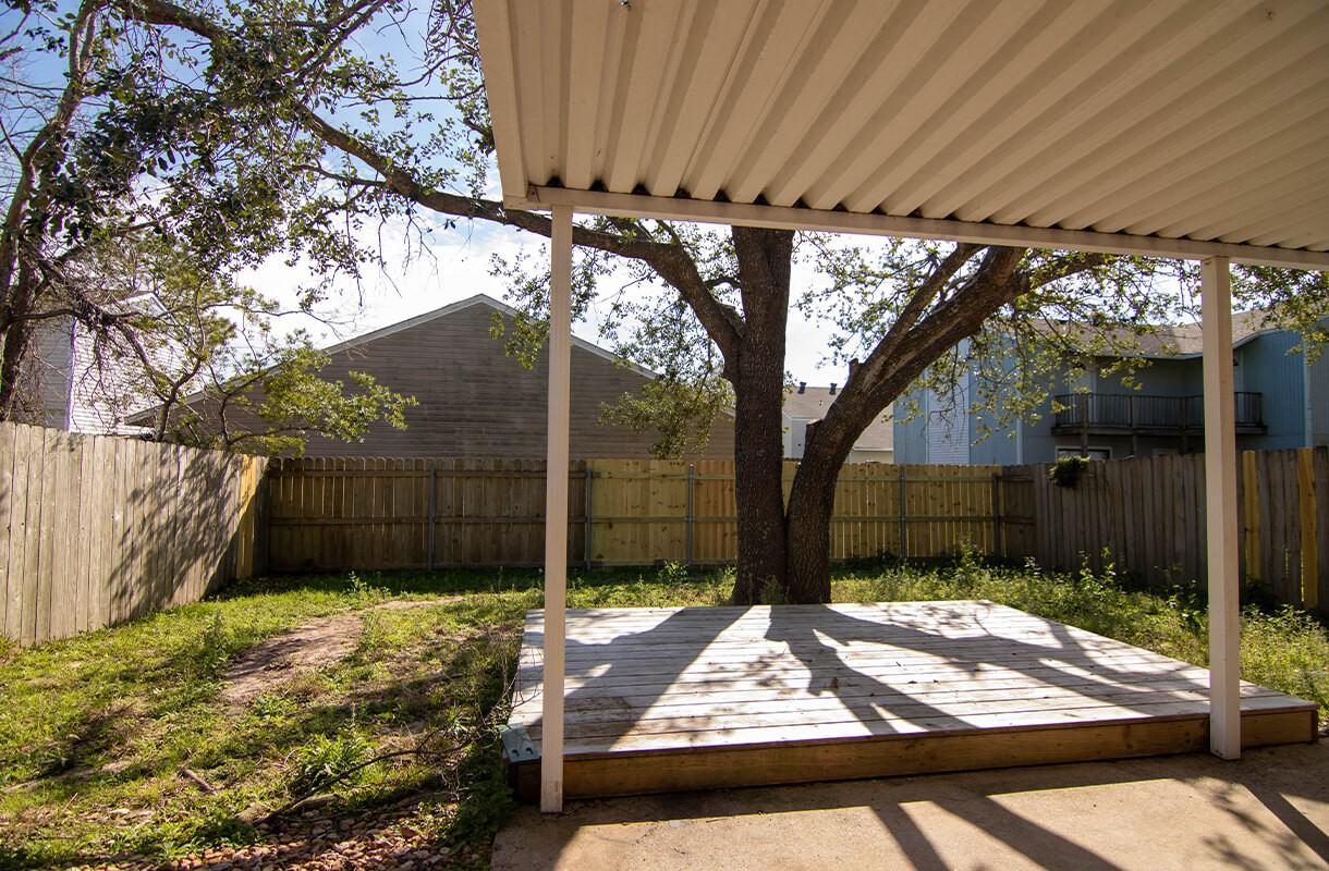 1755 S Tallowood Dr - Photo 2 of 9