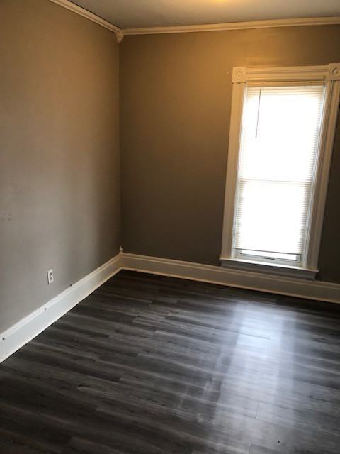 221 Flower Ave E - Photo 3 of 6