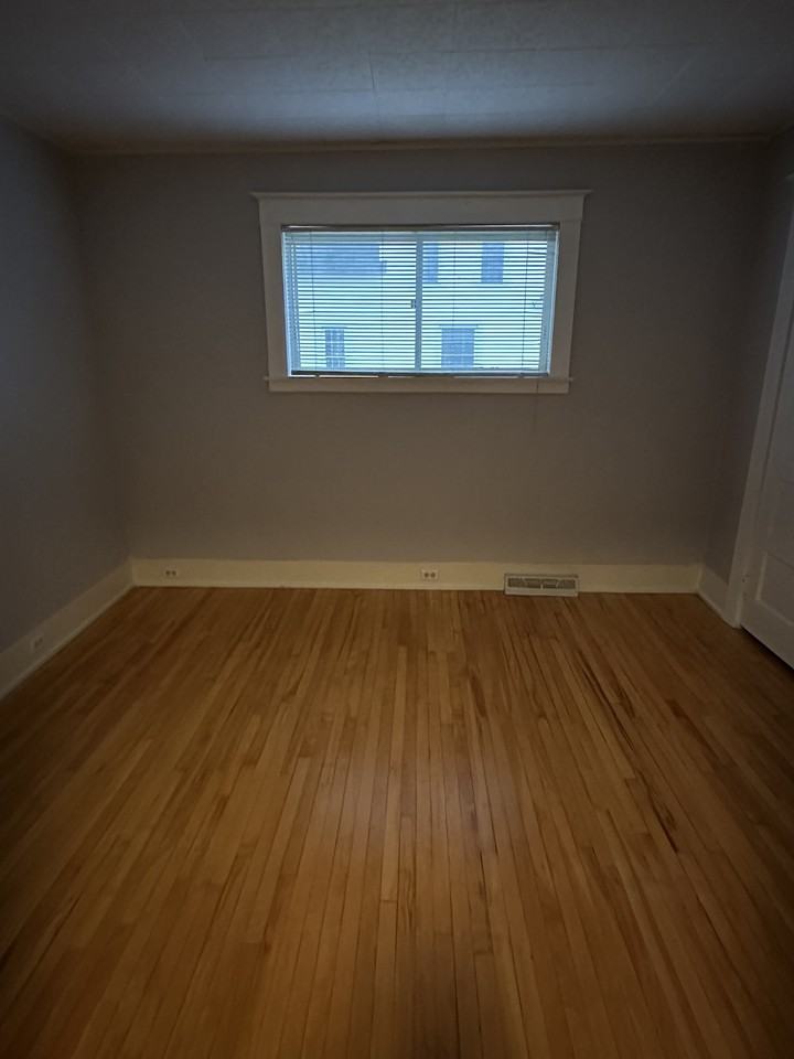 113 Potter Ave - Photo 3 of 12