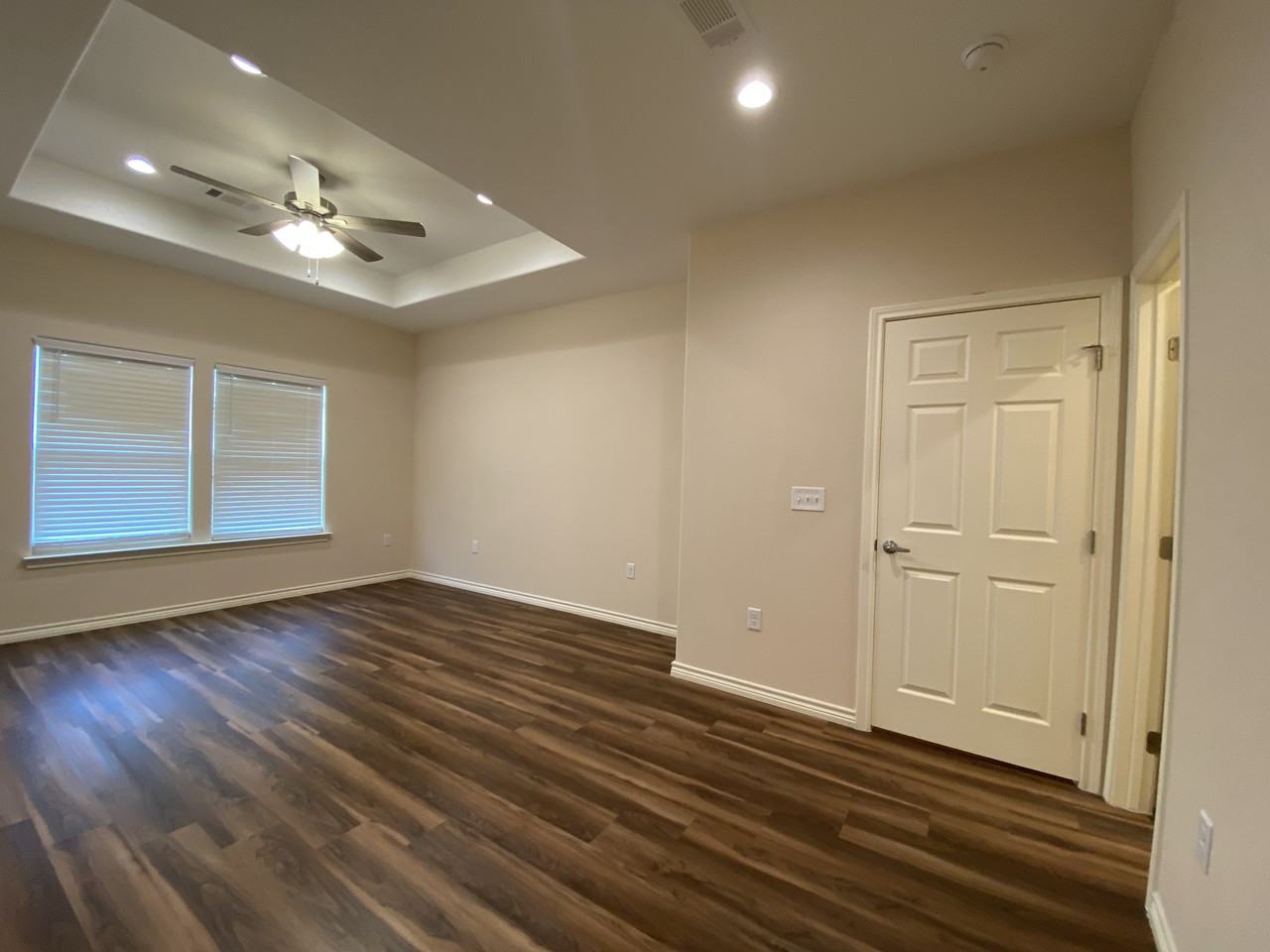 631 Commerce St - Photo 6 of 7