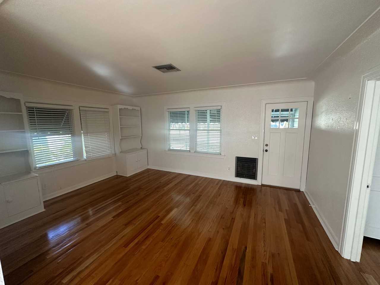 120 28th Avenue North - Photo 4 of 14