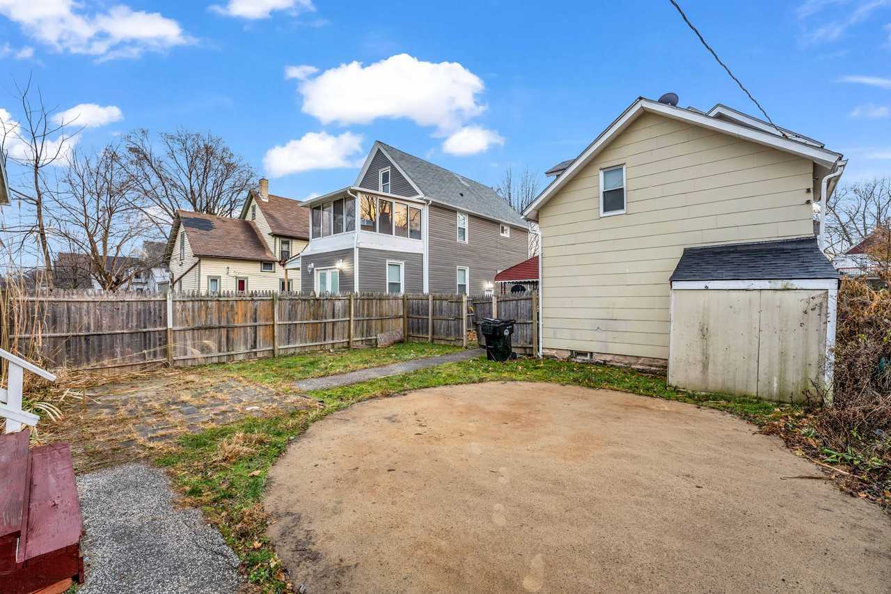 4210 Archwood Ave - Photo 2 of 22