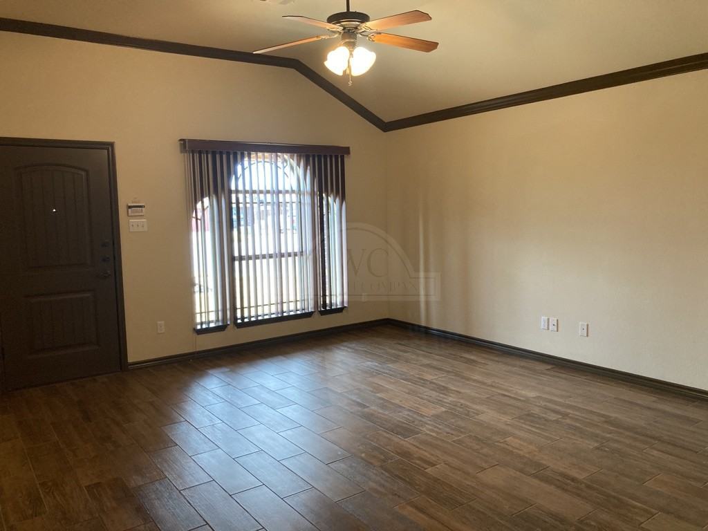 905 Safari Dr - Photo 3 of 16