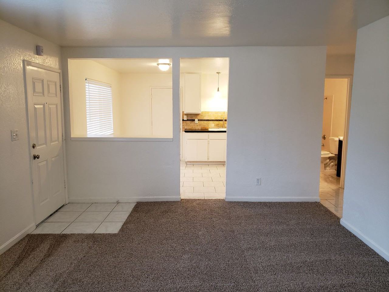 1137 Meadowview Dr - Photo 2 of 15