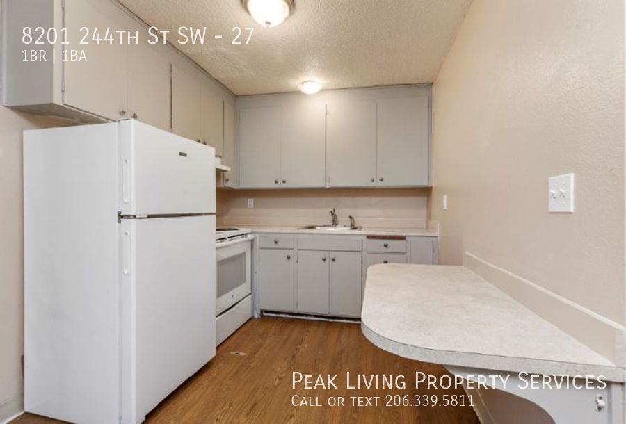 8201 Lake Ballinger Way #27